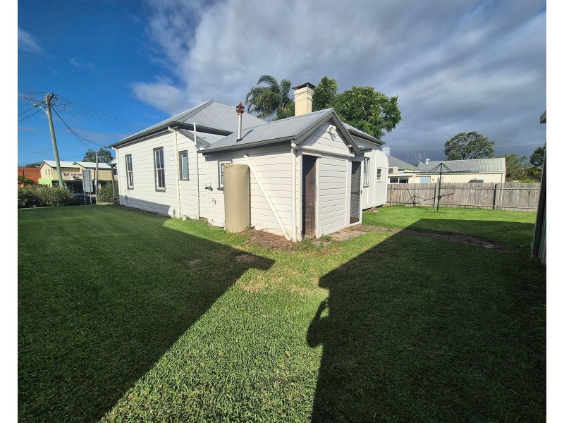 4 Commerce Street, Taree NSW 2430