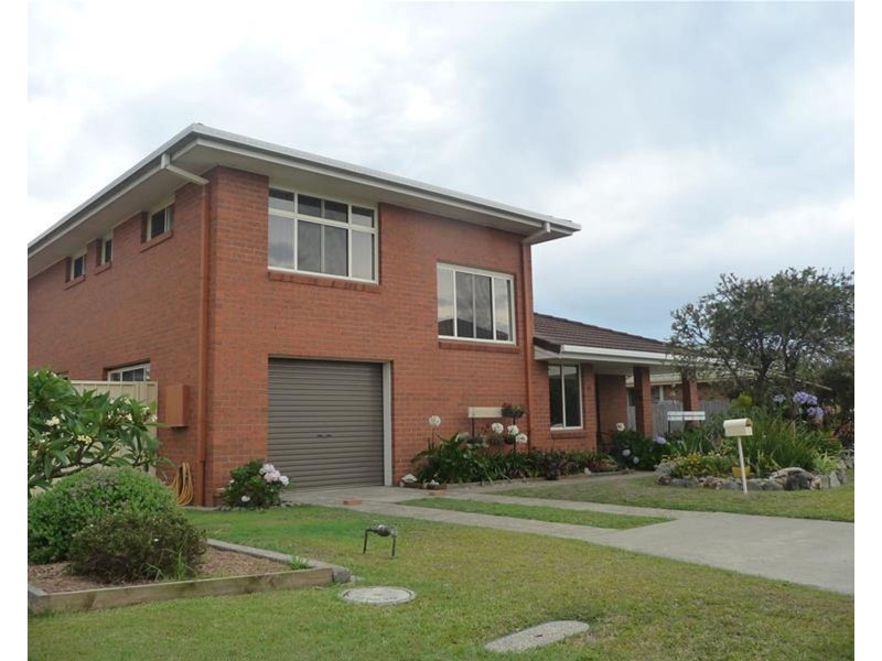 17 Beach Street, Wallabi Point NSW 2430