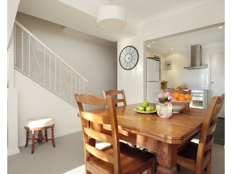 8/10 Kitchener Parade, The Hill NSW 2300