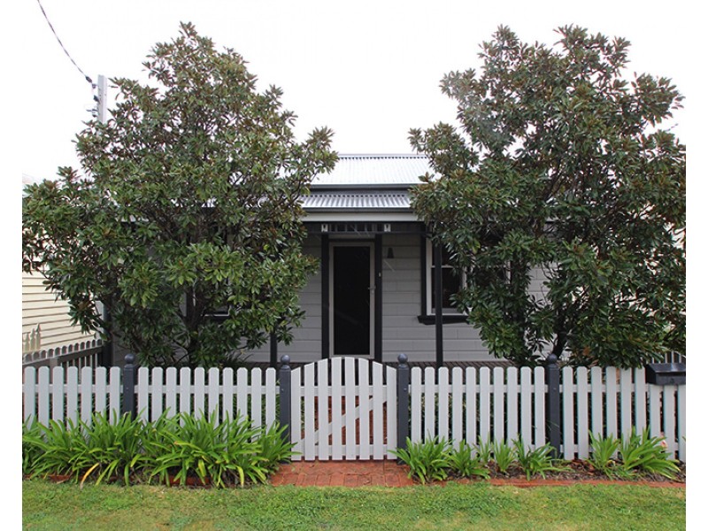 4 Bourke Street, Adamstown NSW 2289