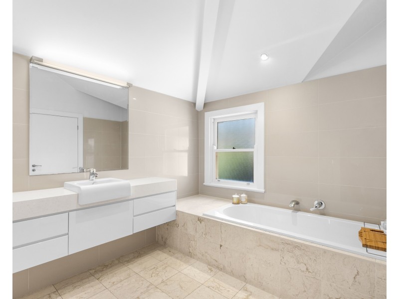 33 Wrightson Avenue, Bar Beach NSW 2300