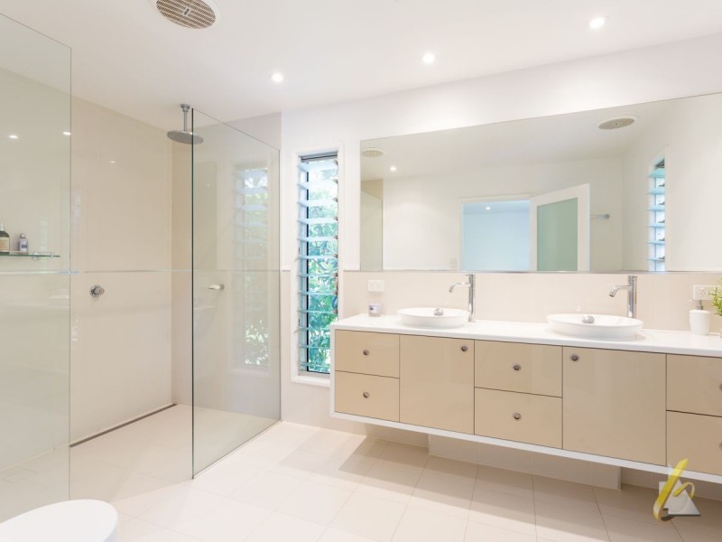 116 Gold Creek Rd, Brookfield QLD 4069