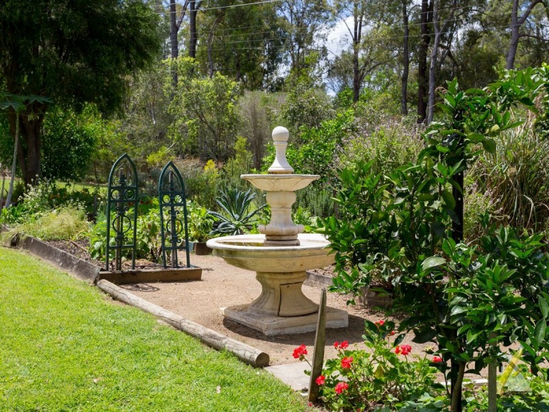 116 Gold Creek Rd, Brookfield QLD 4069