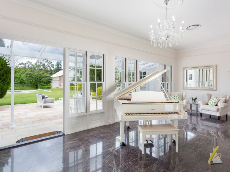 65 Upper Brookfield Road, Brookfield QLD 4069