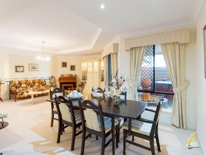 4 Burnside Pl, Forest Lake QLD 4078