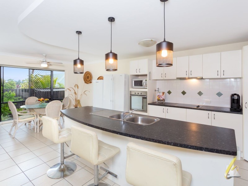 4 Burnside Pl, Forest Lake QLD 4078