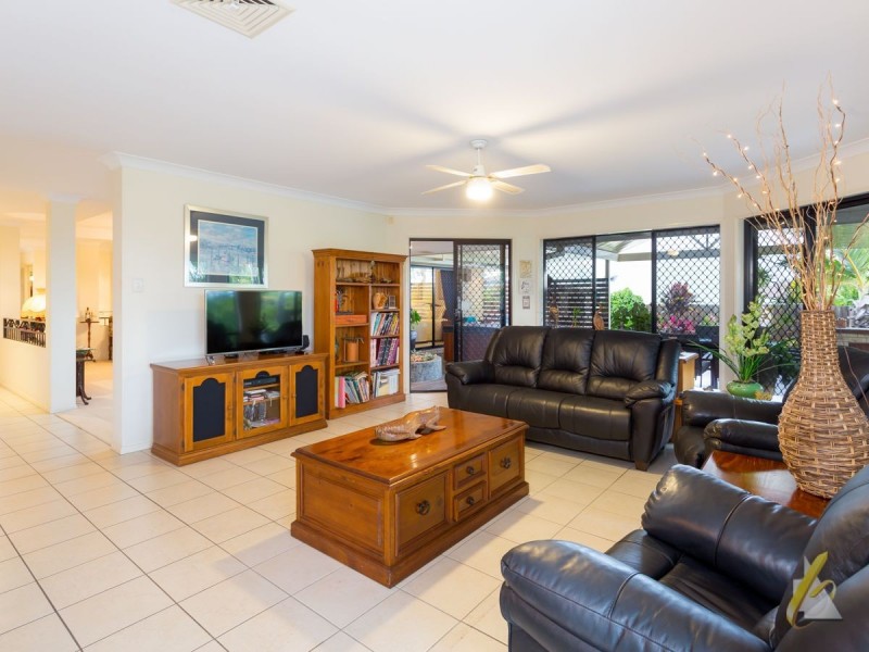 4 Burnside Pl, Forest Lake QLD 4078