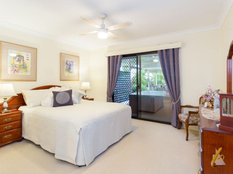 4 Burnside Pl, Forest Lake QLD 4078