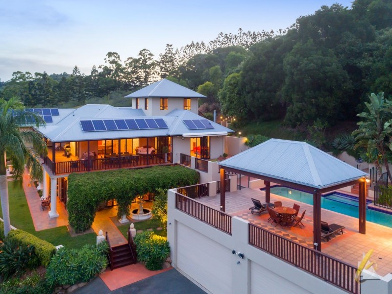 298 Savages Road, Brookfield QLD 4069