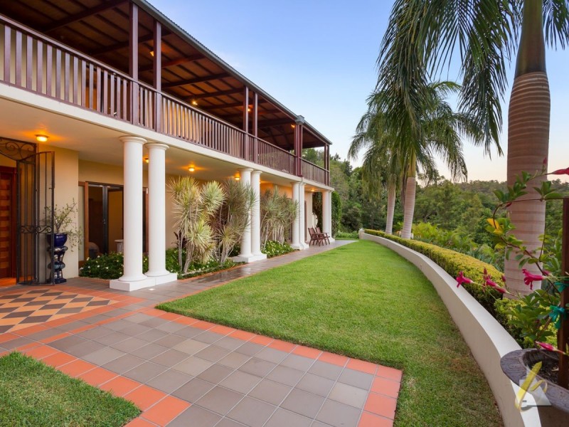 298 Savages Road, Brookfield QLD 4069