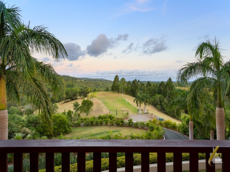 298 Savages Road, Brookfield QLD 4069