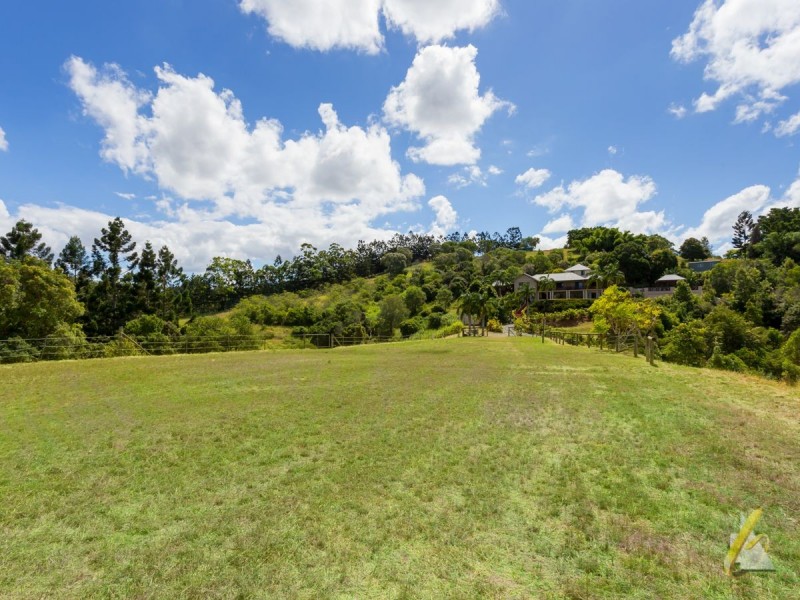 298 Savages Road, Brookfield QLD 4069