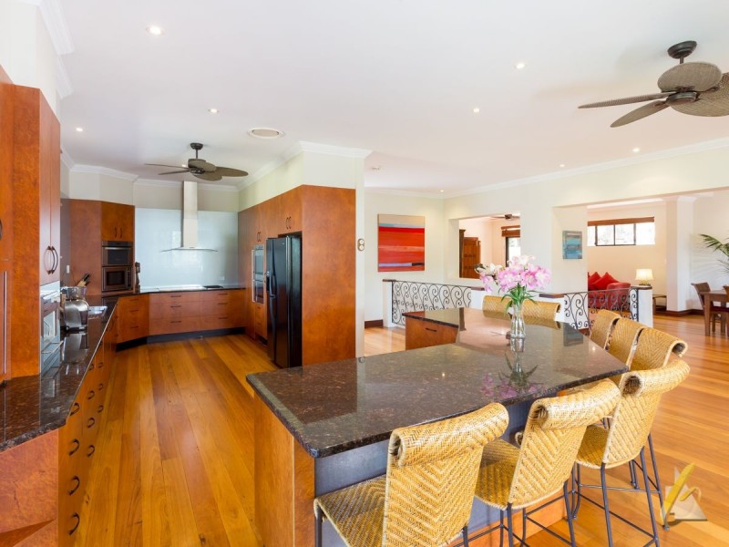 298 Savages Road, Brookfield QLD 4069