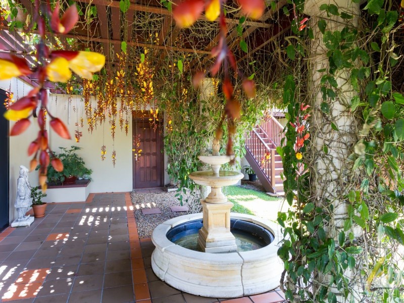 298 Savages Road, Brookfield QLD 4069