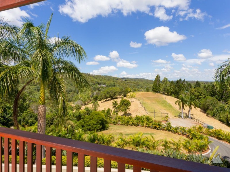 298 Savages Road, Brookfield QLD 4069