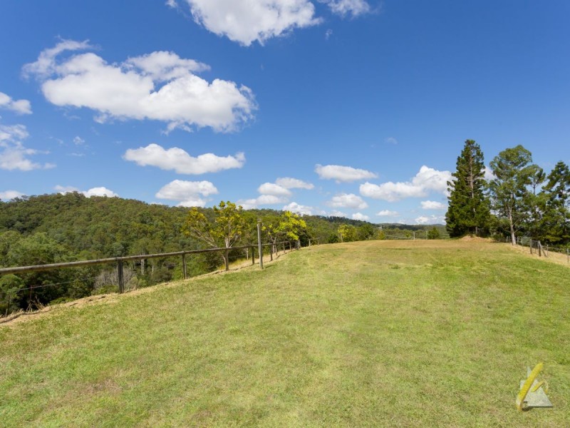 298 Savages Road, Brookfield QLD 4069