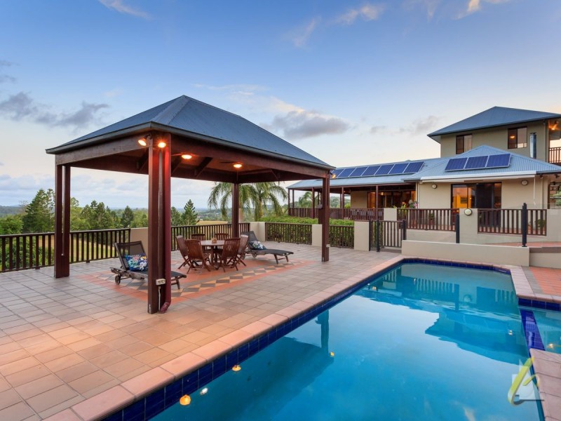 298 Savages Road, Brookfield QLD 4069