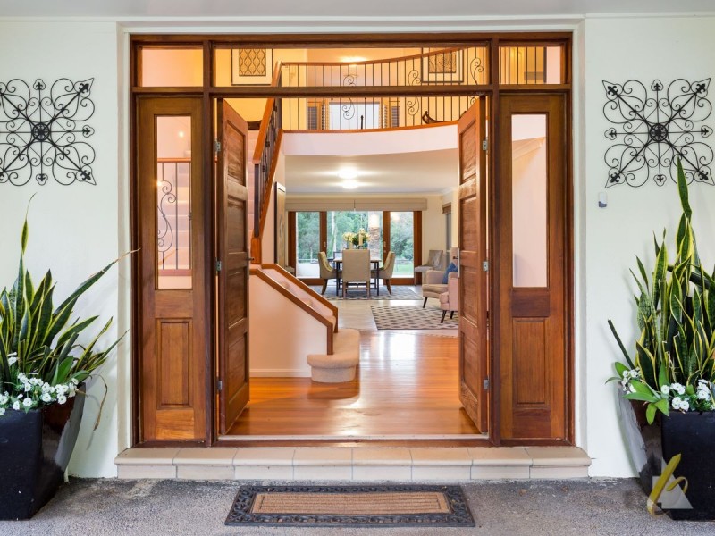 80 Peronne Place, Brookfield QLD 4069