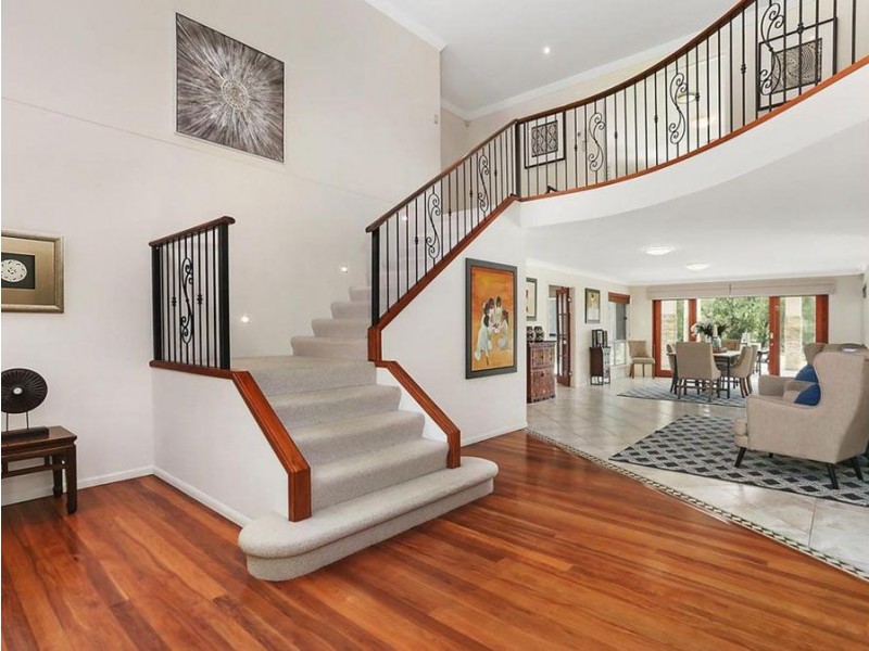 80 Peronne Place, Brookfield QLD 4069