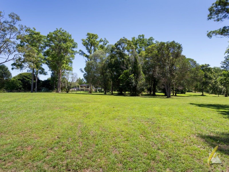 80 Peronne Place, Brookfield QLD 4069