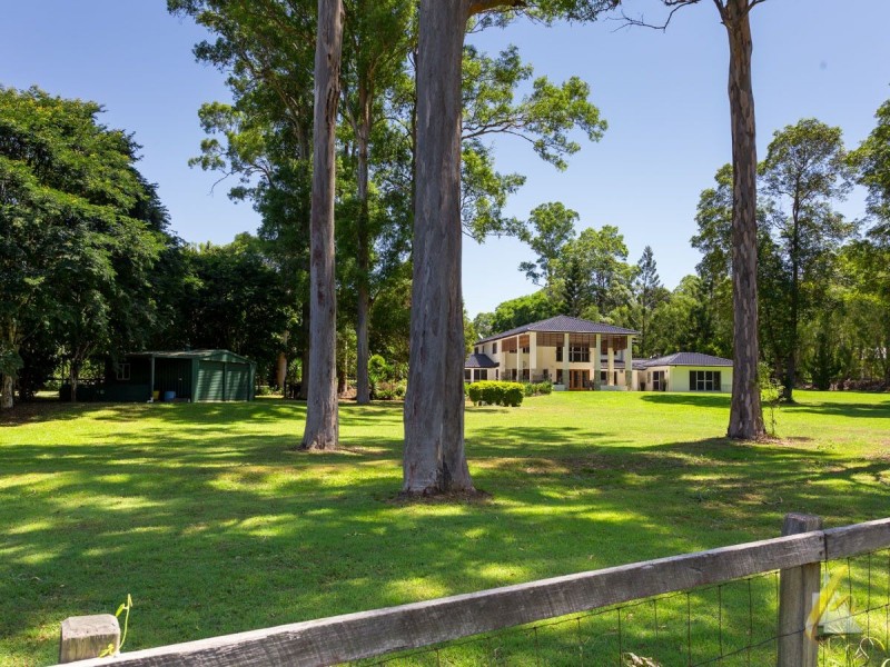 80 Peronne Place, Brookfield QLD 4069