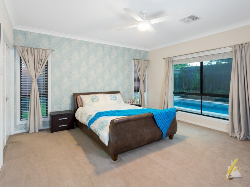 8 Zoe Place, Moggill QLD 4070