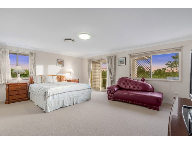 2 Drysdale Street, Mount Ommaney QLD 4074