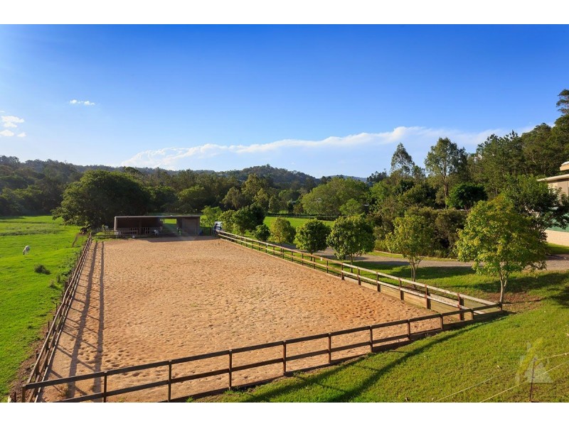 135 Airlie Road, Pullenvale QLD 4069