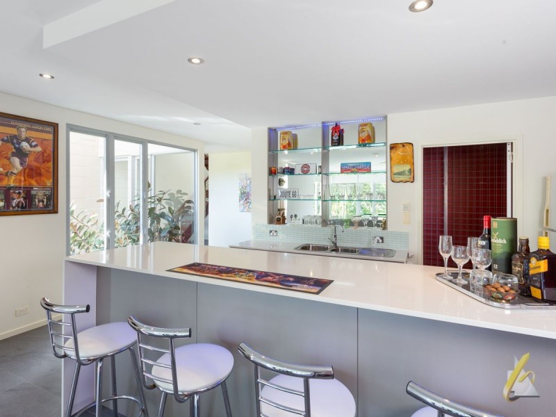 135 Airlie Road, Pullenvale QLD 4069