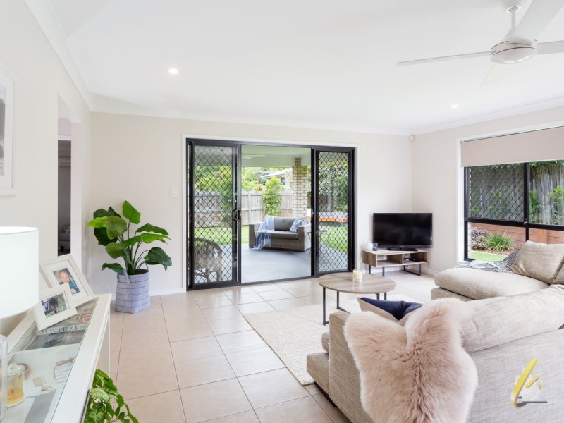 16 Zoe Place, Moggill QLD 4070
