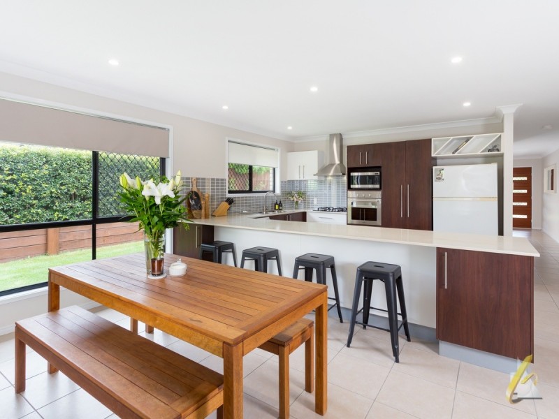 16 Zoe Place, Moggill QLD 4070