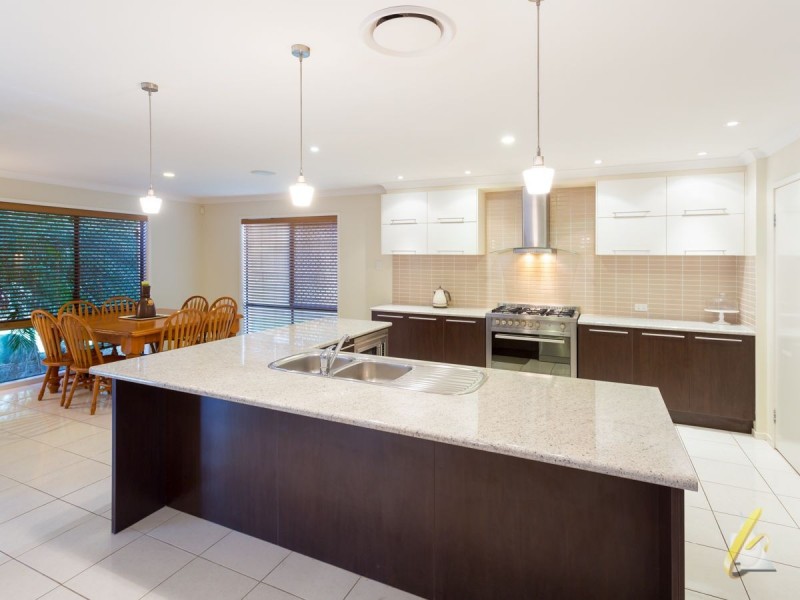 8 Dandenong St, Forest Lake QLD 4078