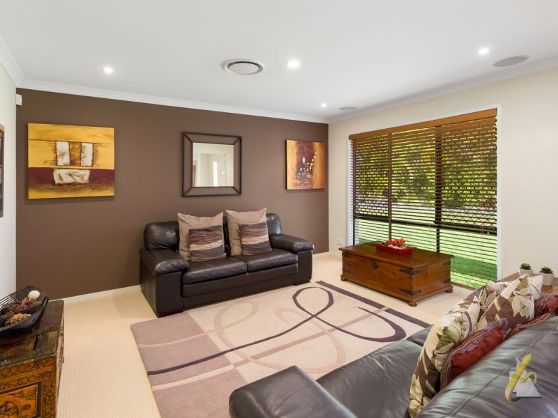 8 Dandenong St, Forest Lake QLD 4078