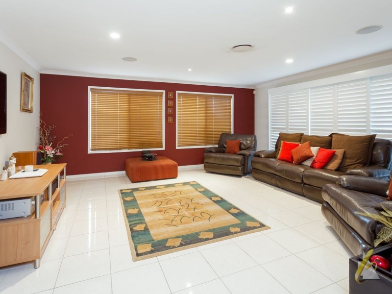 8 Dandenong St, Forest Lake QLD 4078