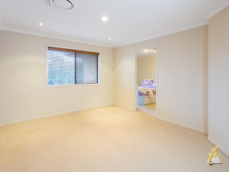 8 Dandenong St, Forest Lake QLD 4078