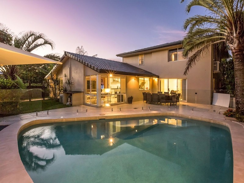 2 Brookvale Close, Kenmore Hills QLD 4069