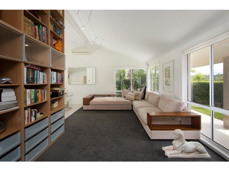 2 Brookvale Close, Kenmore Hills QLD 4069