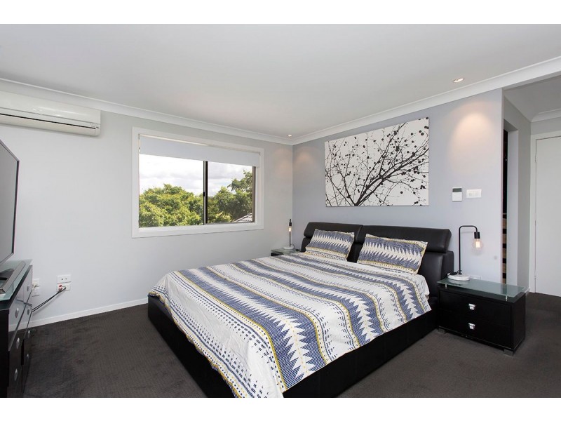 2 Brookvale Close, Kenmore Hills QLD 4069