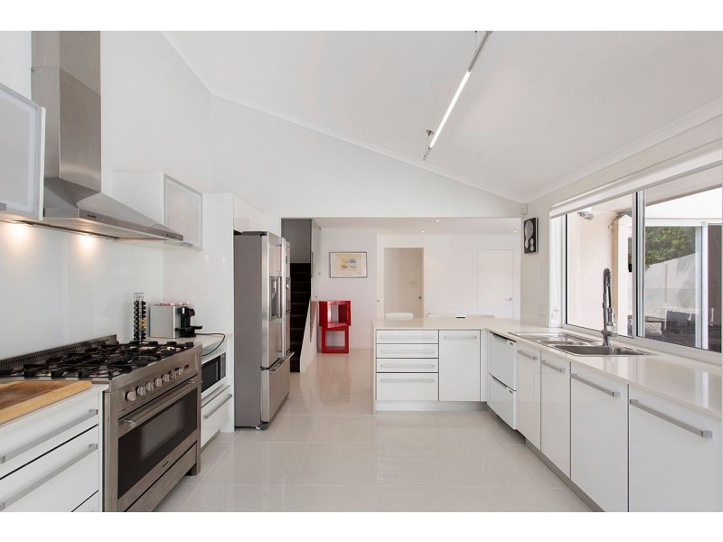 2 Brookvale Close, Kenmore Hills QLD 4069