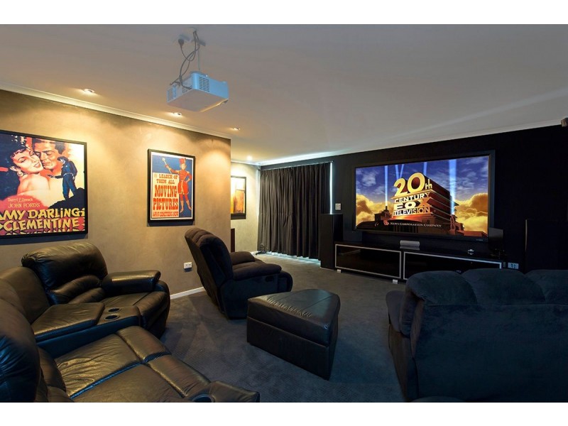 2 Brookvale Close, Kenmore Hills QLD 4069