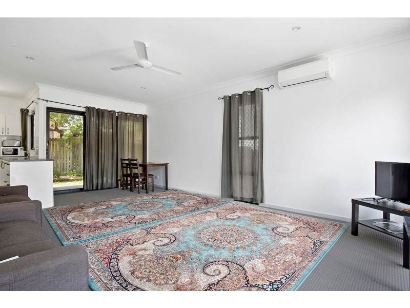 2/21 North Road, Woodridge QLD 4114