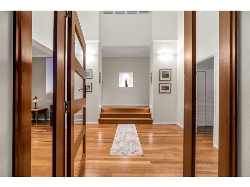 11 Drysdale Street, Mount Ommaney QLD 4074