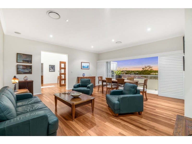 11 Drysdale Street, Mount Ommaney QLD 4074