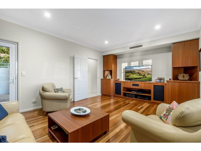 11 Drysdale Street, Mount Ommaney QLD 4074