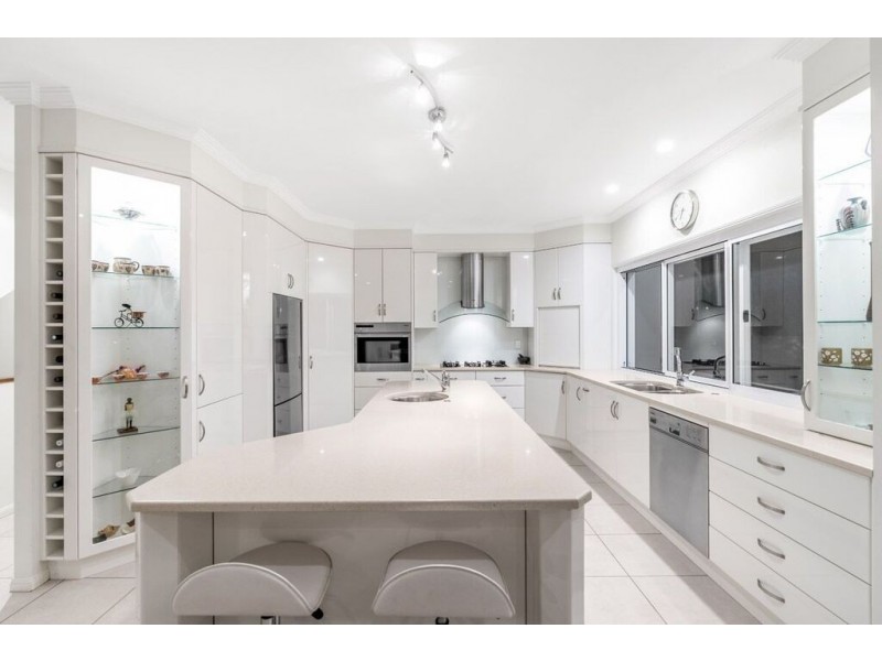 11 Drysdale Street, Mount Ommaney QLD 4074