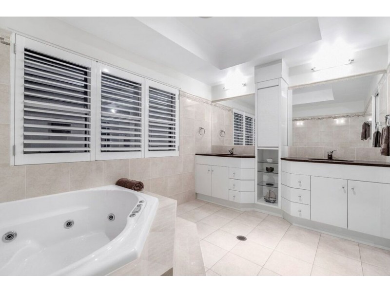 11 Drysdale Street, Mount Ommaney QLD 4074