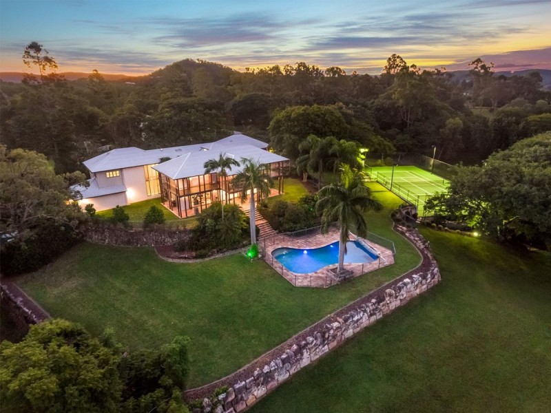 18 Royston Street, Brookfield QLD 4069