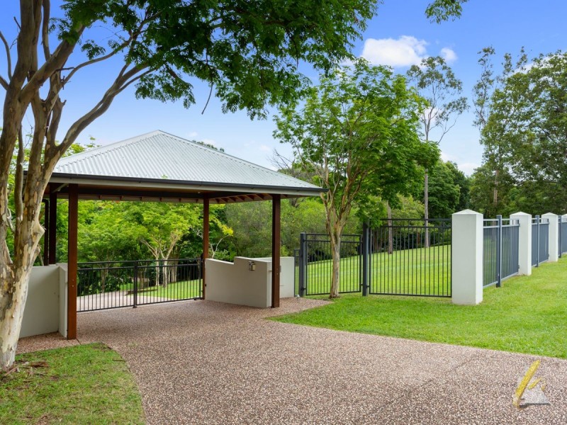 18 Royston Street, Brookfield QLD 4069