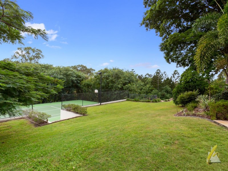 18 Royston Street, Brookfield QLD 4069