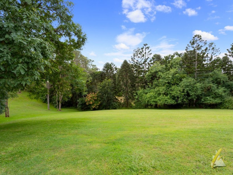 18 Royston Street, Brookfield QLD 4069